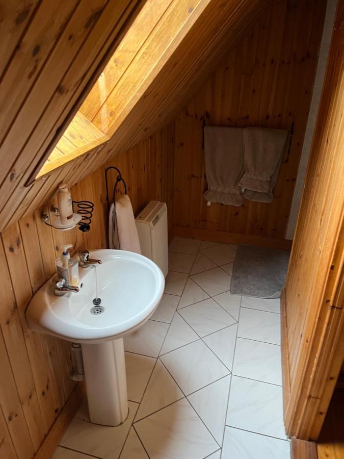 Cosy Lakeside Chalet With Option To Add Private Hot Tub Duneena المظهر الخارجي الصورة