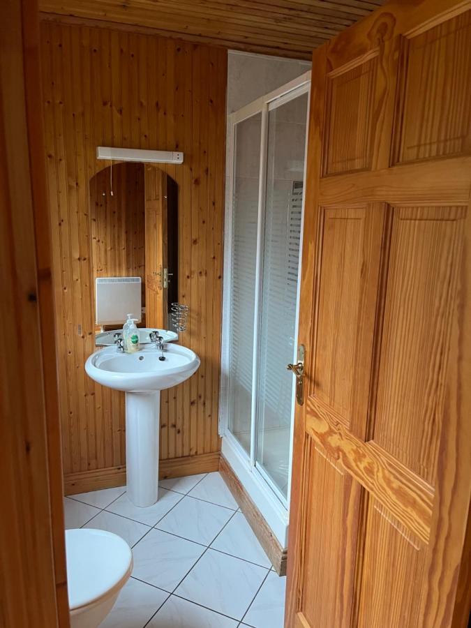 Cosy Lakeside Chalet With Option To Add Private Hot Tub Duneena المظهر الخارجي الصورة
