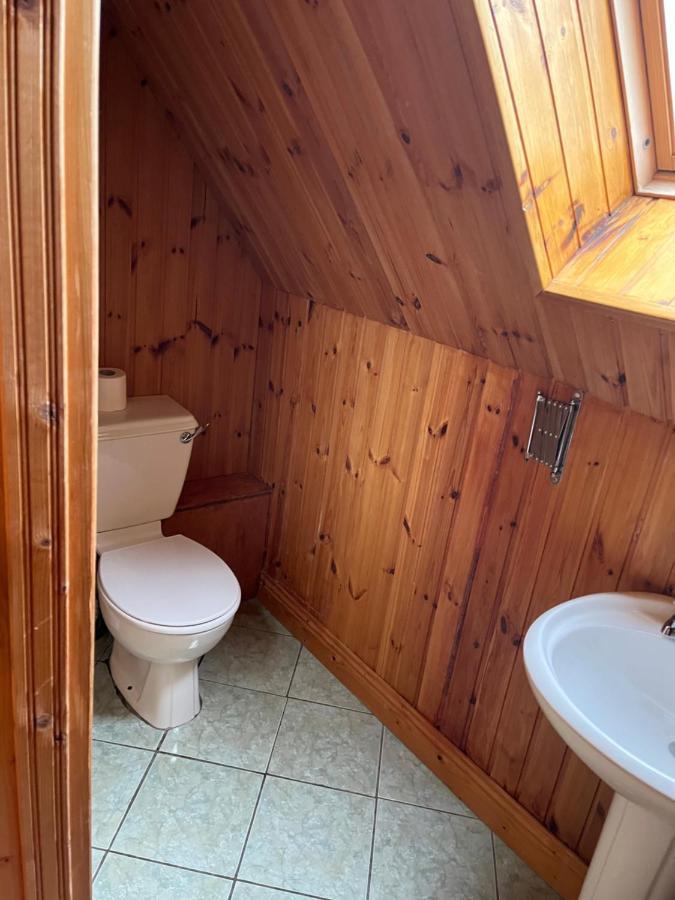 Cosy Lakeside Chalet With Option To Add Private Hot Tub Duneena المظهر الخارجي الصورة
