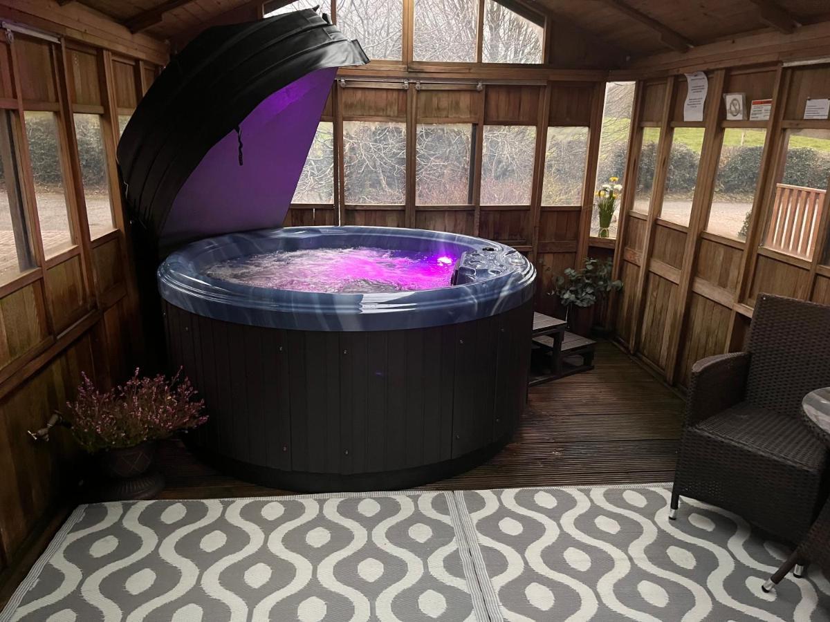 Cosy Lakeside Chalet With Option To Add Private Hot Tub Duneena المظهر الخارجي الصورة