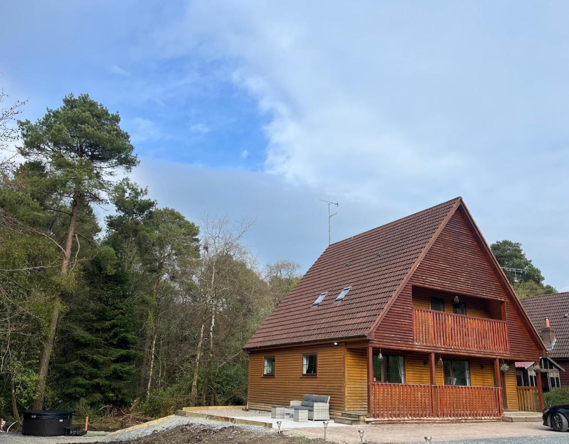 Cosy Lakeside Chalet With Option To Add Private Hot Tub Duneena المظهر الخارجي الصورة