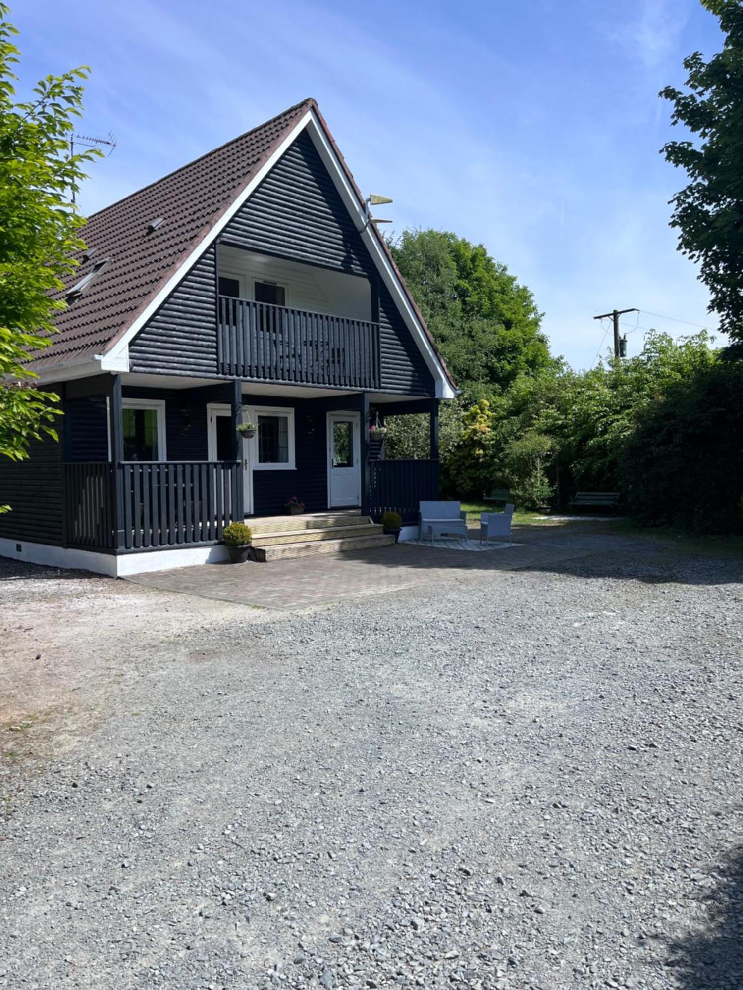 Cosy Lakeside Chalet With Option To Add Private Hot Tub Duneena المظهر الخارجي الصورة